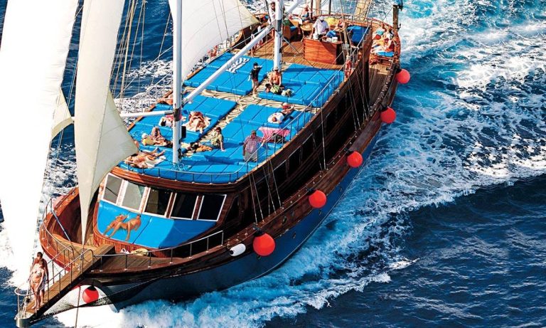 Pirates Sailing Boat to Ras Mohammed & White island