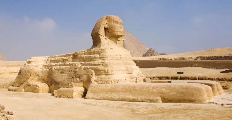 Back in time to the Pyramids builders and the Royal Kings